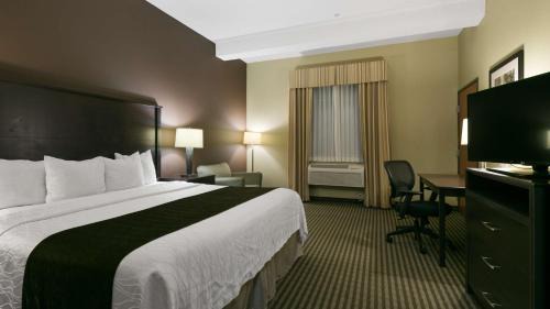 King Room with Bath Tub - Disability Access