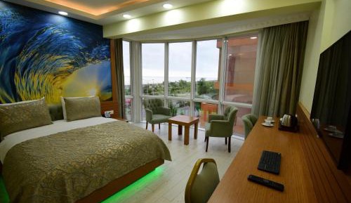 Luxury Family Room with Sea View