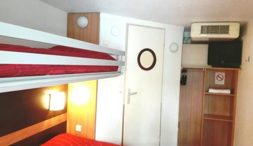 Triple Room (1 Double Bed + 1 Single Bed)