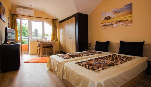Double Room with Balcony with Shared Bathroom