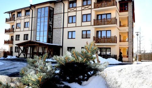Apartment with Mountain View