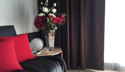 Apartment with Mountain View