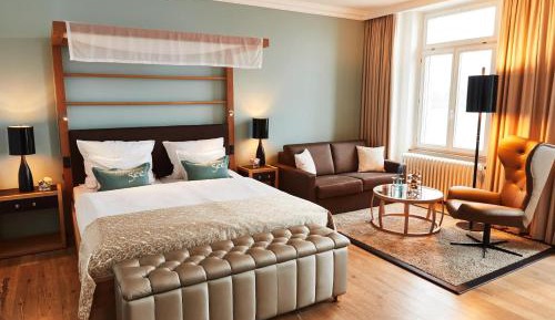 Deluxe Double Room with Lake View