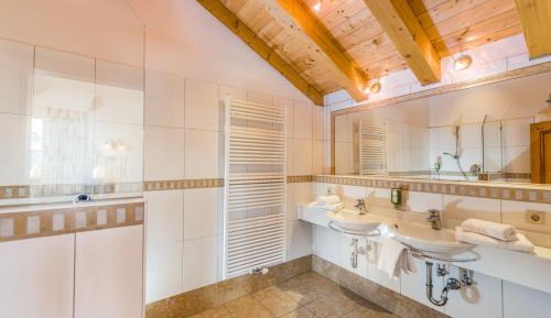 Two-Bedroom Apartment with Balcony and Panoramic View