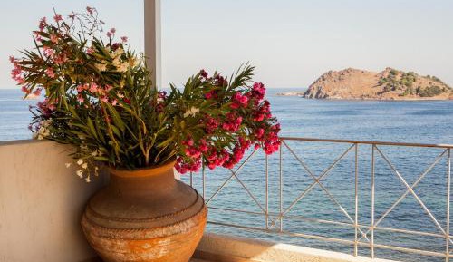 One-Bedroom Apartment with Sea View