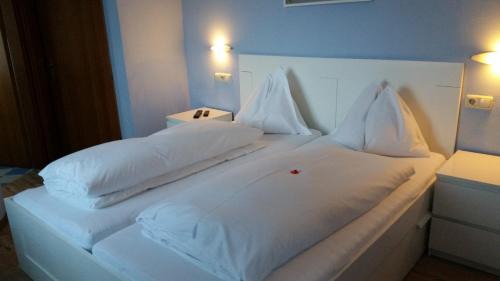 Family Room (2 Adults + 2 Children)