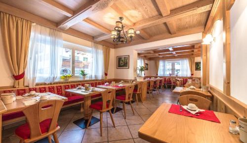 Double or Twin Room with Mountain View