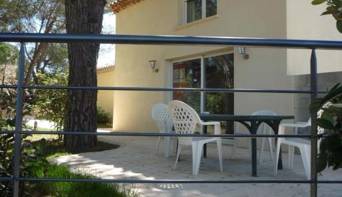 Family Room with Garden View