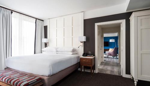 Homey King Suite
