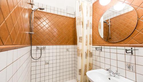 Triple Room with Shared Bathroom and Shared Kitchenette