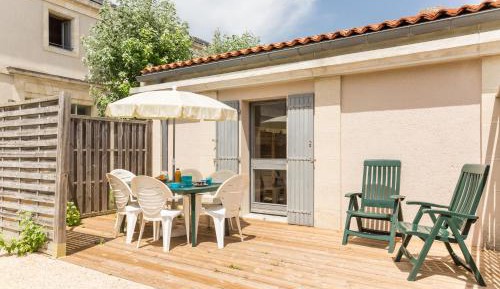 Two-Bedroom House with Terrace (6 People)