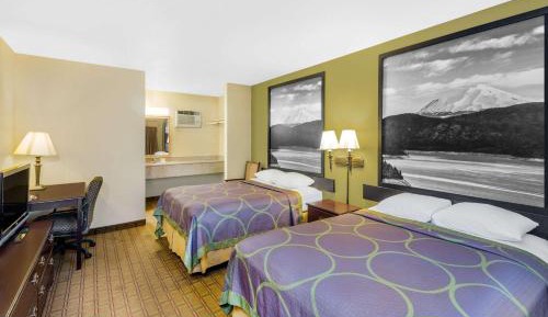 Queen Room with Two Queen Beds - Non-Smoking