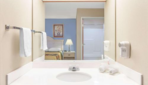 Double Room with Two Double Beds - Non-Smoking