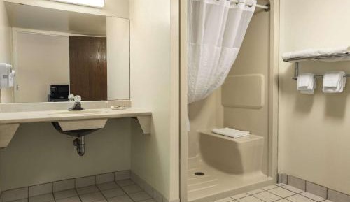 King Room - Mobility Access/Non-Smoking