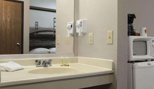 King Suite - Non-Smoking