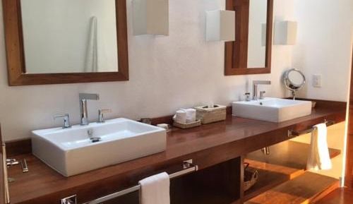 King Suite with Pool View