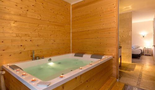 Double Room with Hot Tub