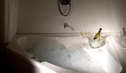 Studio with Spa Bath