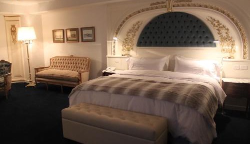 Executive Deluxe Suite