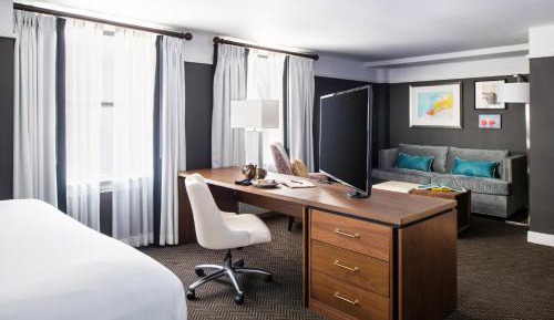Comfy King Suite