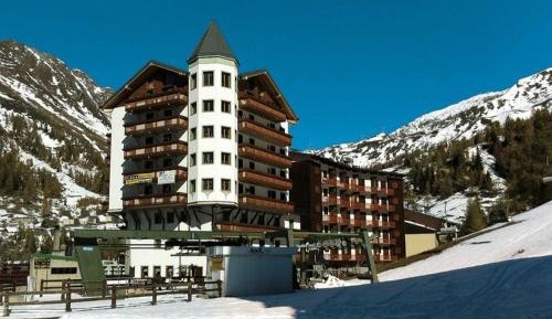 Apartment with Mountain View