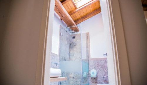 Deluxe Double Room with Shower