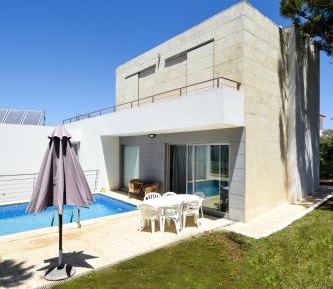 Large Twin Room with Shared Bathroom