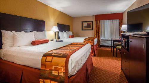 Queen Room with Two Queen Beds with Bathtub - Disability Access/Non-Smoking