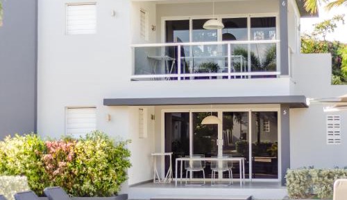 Apartment with Pool View 
