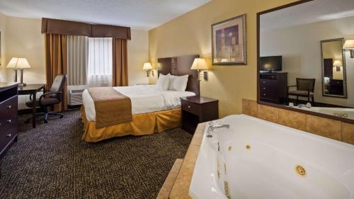 King Room with Hot Tub - Non-Smoking