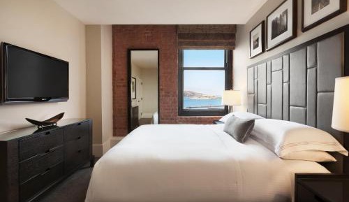Two Bedroom Bay View Residence with Two King Beds and Sofa bed