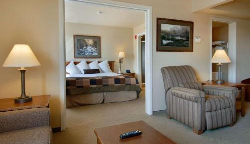 King Suite - Non-Smoking