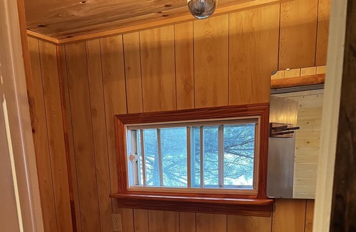 Muskoka Lakes Cabin | HK’S Love Den (Premium Lakefront View~ Muskoka Lake Cottages #1)