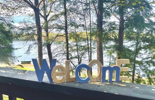 Muskoka Lakes Cabin | HK’S Love Den (Premium Lakefront View~ Muskoka Lake Cottages #1)