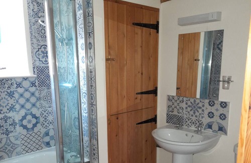 Chediston House | Gorgeous 2 bedroom Barn, Pet friendly, close to Halesworth
