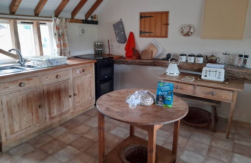 Chediston House | Gorgeous 2 bedroom Barn, Pet friendly, close to Halesworth