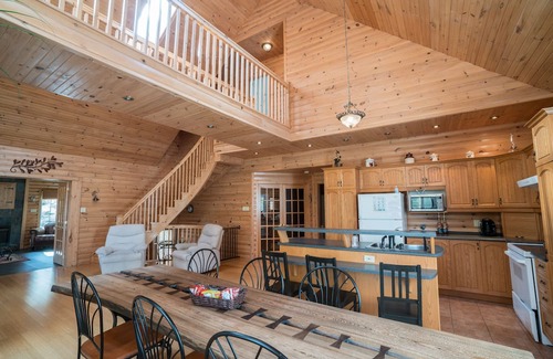 Blue Sea Cottage | Spacious, Cozy Waterfront Cottage with Hot-tub and Sauna in Beautiful BlueSea QC