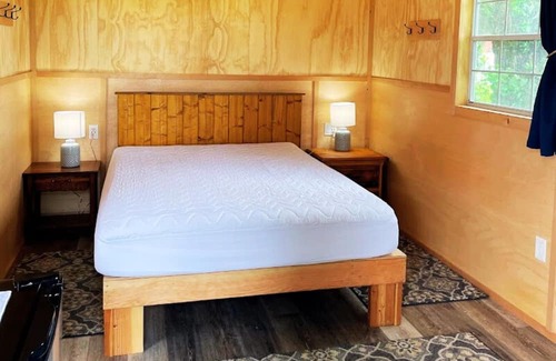Lynden Cabin | Experience-Glamping: Tranquil Farm Getaway