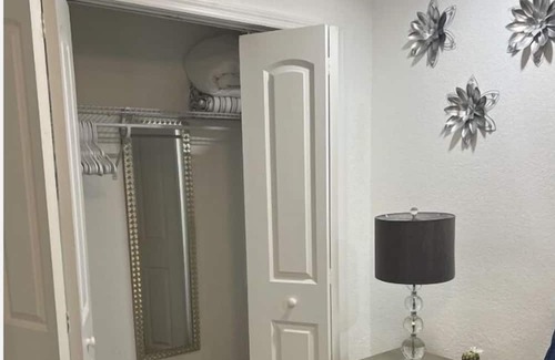 Tarpon Springs Apartment | Romantic suite 5 minutes from the beach!