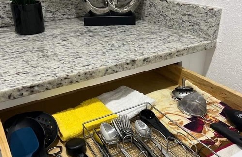 Tarpon Springs Apartment | Romantic suite 5 minutes from the beach!