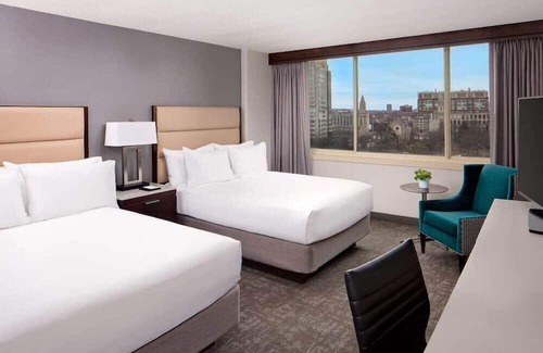 MIT House | King Room at a 4⭐️ Hotel