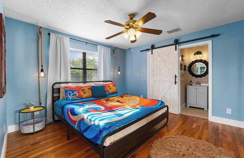 Crescent Beach Villa | Private River View Balcony- King Bed-Near Beach