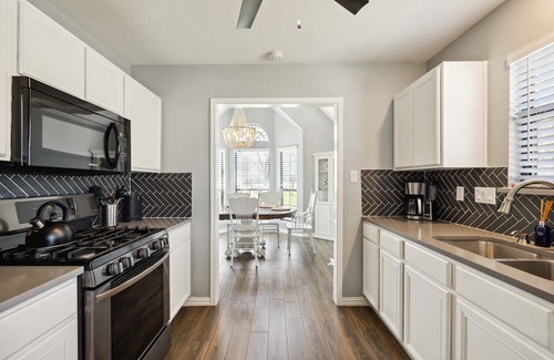 Fort Worth House | Secluded Lake Front Delight!