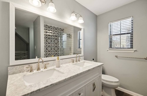 Fort Worth House | Secluded Lake Front Delight!