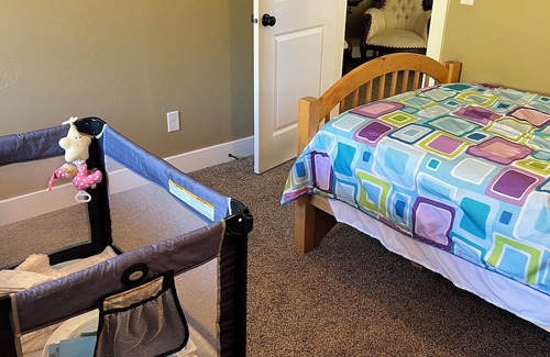 Ephraim House | Private home for corporate or family gatherings minutes from Skyline Drive!