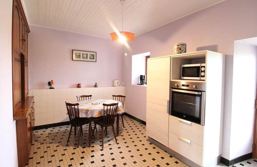 Roannes-Saint-Mary Cottage | Gite Roannes-Saint-Mary, 3 bedrooms, 6 persons