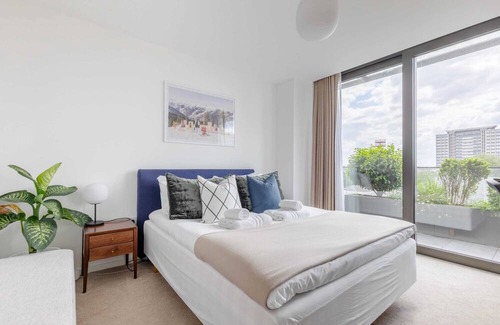 Gospel Oak Apartment | Bright 2BD Flat - 4 min walk to Hampstead Heath!