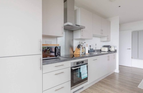 Gospel Oak Apartment | Bright 2BD Flat - 4 min walk to Hampstead Heath!