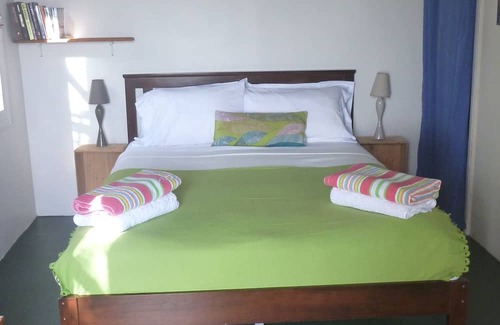 Pond Hill Cottage | Garden East cottage with stunning views & wifi