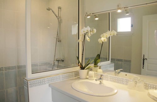 Eauze Apartment | Gîte de Bodhi 2 pers - Swimming pool, comfort & Nature - Au Petit Bernerot